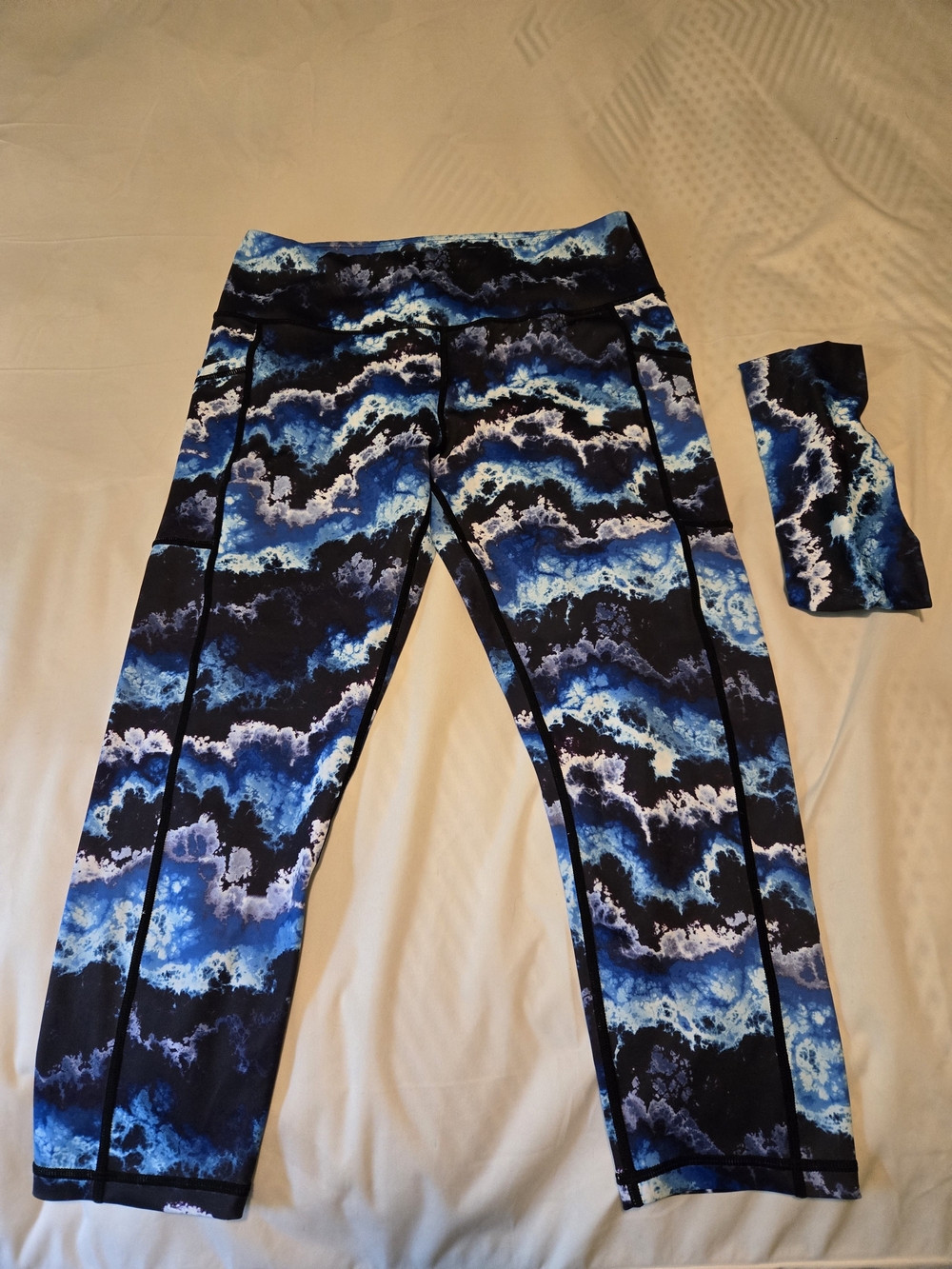 CVG Blue Wave Capris Length Leggings w/Matching Headband - Picture 2 of 3